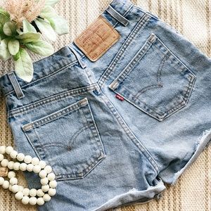 Levi high waiste Cut offs